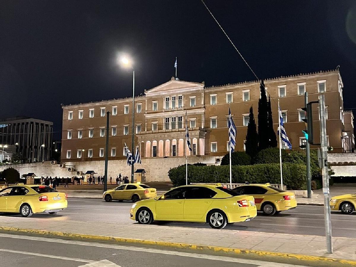 Athens Taxis vs Uber vs Bolt: Which is Best? (2026 Guide)