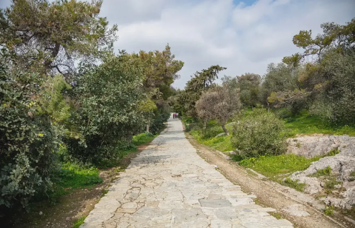 Thissio Athens: Walking Guide to the Neighborhood Below the Acropolis (2026)